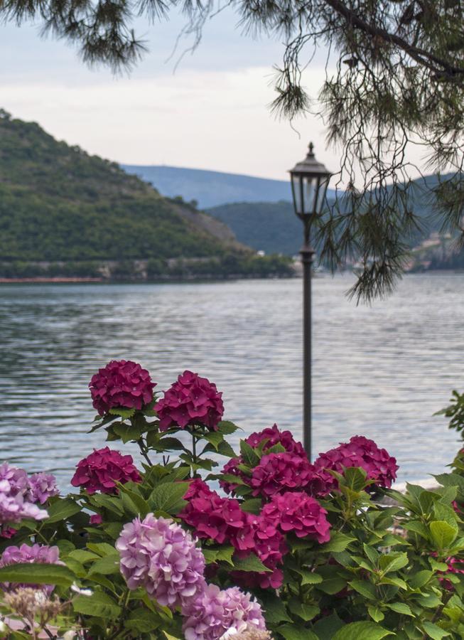 Sunny Port Apartment & Rooms Perast Buitenkant foto