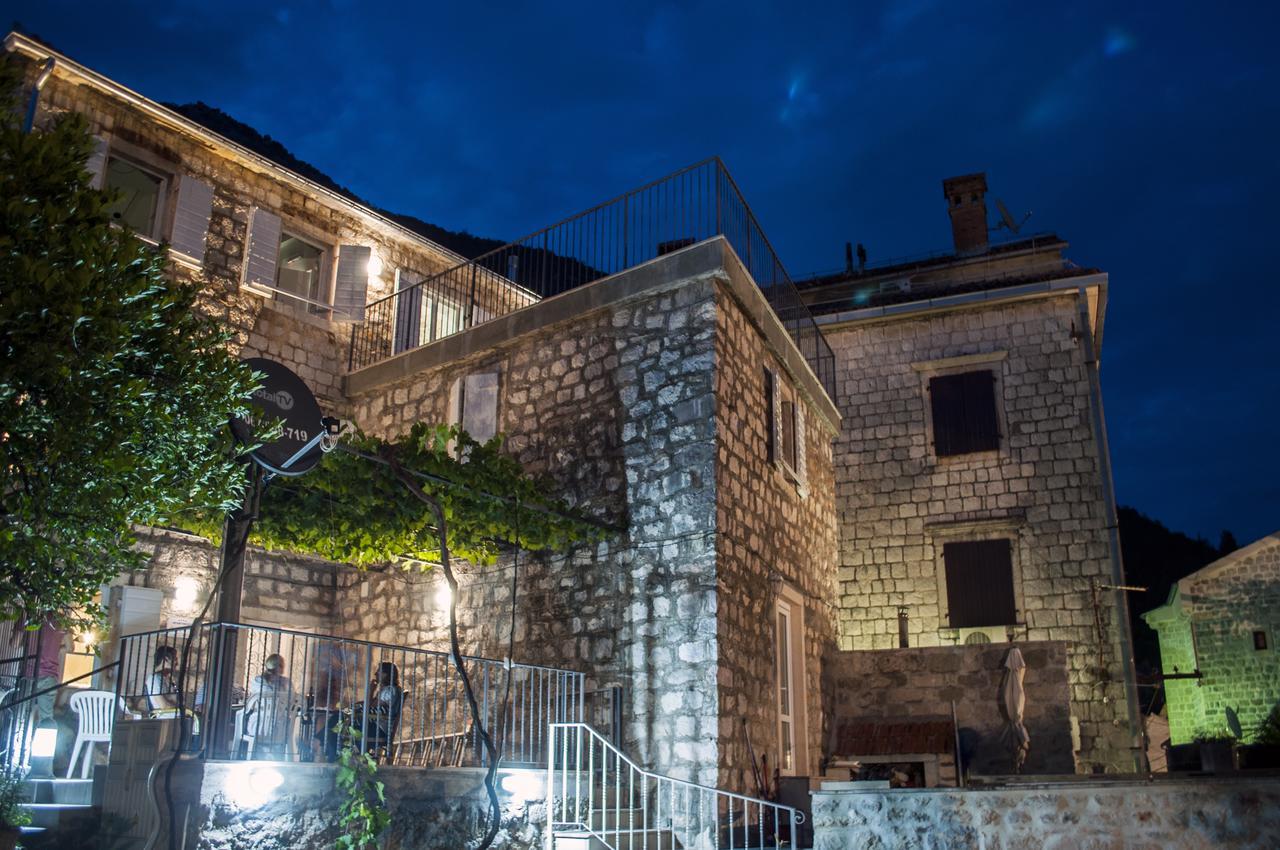 Sunny Port Apartment & Rooms Perast Buitenkant foto